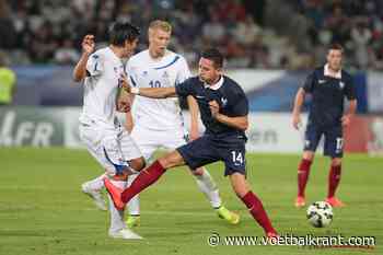 Bijna drama in IJsland: 28-jarige middenvelder krijgt hartstilstand op het veld