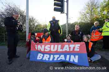 Insulate Britain protesters arrested on M25 in South Mimms