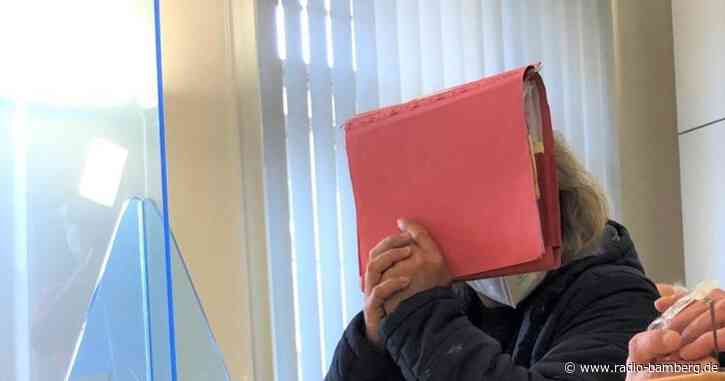 Prozess um falschen Impfausweis: Arzt weist Vorwürfe zurück