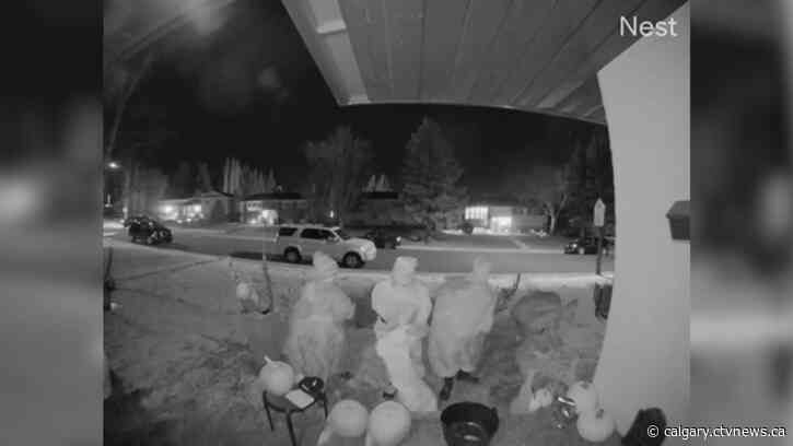 Doorbell camera captures Calgary trick-or-treaters giving back