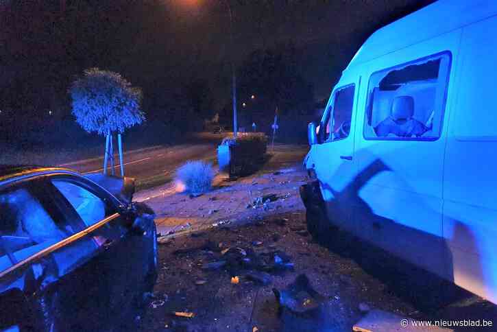 13-jarige ‘leent’ BMW van broer maar crasht als politie achtervolging inzet: “Een wonder dat hij ongedeerd uit het wrak klauterde”