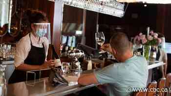 Dancing, karaoke to return to Quebec bars, high school students can ditch masks in class