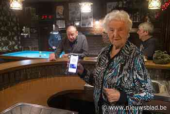 95-jarige cafébazin rekent op zonen op coronpas te controleren