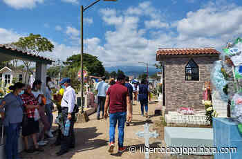 Lleno lució el panteón de Coatepec por visita de familiares en Todos Santos; se aplicaron medidas sanitarias - Libertadbajopalabra.com