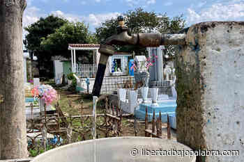 Denuncian escasez de agua en panteón de Coatepec; esto complicó la limpieza de tumbas para el festejo de los muertos - Libertadbajopalabra.com
