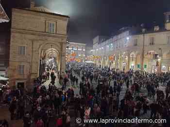 L'autunno di Fermo: piazza piena, teatro con 500 abbonati e il Natale alle porte - Laprovinciadifermo.com
