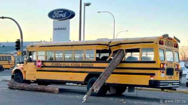 Students escape serious injuries after logs impale school bus in Barrhead, Alta. - CBC.ca