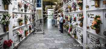 Modena, sepolta insieme al marito accusato di averla uccisa. Raccolta fondi delle amiche: “Separateli” - La Stampa