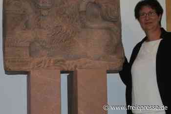 Bank übergibt Porphyrlöwen - Freie Presse