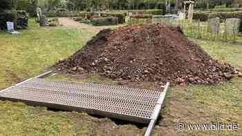 Rätsel-Fund auf Friedhof Mechernich: Woher kommt die Leiche ohne Sarg? | Regional - BILD