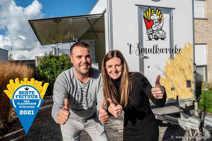 Koppel verkoopt frietjes vanop eigen oprit: “Wijkbewoners schuiven massaal aan, maar intussen kent iedereen ons Smulkarreke”