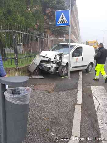 Alessandria: incidente tra Via Nenni e Corso Acqui, distrutta una centralina ENEL - Alessandria24.com - Alessandria24.com