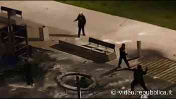 Bari, ad Halloween vandali in azione nel parco giochi: uova e farina contro le giostre in via Troisi - Repubblica TV