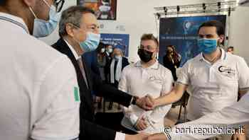 Il premier Draghi a Bari, prima visita istituzionale al Sud: "Giovani al centro dell'azione del governo" - La Repubblica