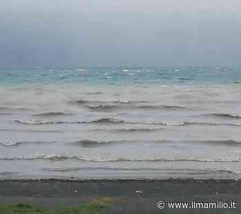 Castel Gandolfo, il lago mosso sembra un'opera d'arte. Le foto di una lettrice - ilmamilio.it - L'informazione dei Castelli romani