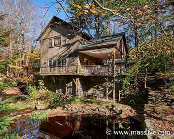 House of the Week: Antique post-and-beam features 300 feet of riverfront - MassLive.com