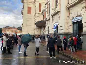 Bus, lunghe file per biglietti e abbonamenti - tvprato.it