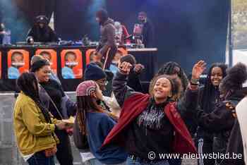 Dansen om corona te vergeten op het Theaterplein