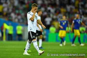 Duits international en Bayern-verdediger krijgt snoeiharde kritiek omdat hij zich niet laat vaccineren: Hij profiteert ervan&quot;