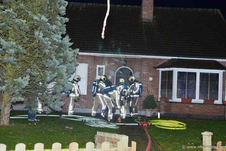 Brand in woonkamer maakt huis tijdelijk onbewoonbaar