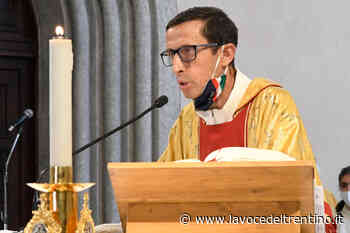 Consegnata una targa a don Franco, il «prete volante» di Arco - la VOCE del TRENTINO