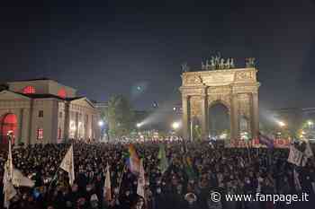 A Milano in diecimila all’Arco della Pace contro lo stop del Ddl Zan - Fanpage.it