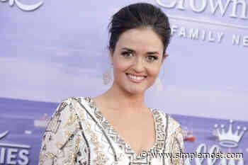 Hallmark Christmas Movie Star Danica McKellar Is Leaving For A New Network - Simplemost