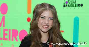 'Carinha de Anjo', Lorena Queiroz reforça paixão por jeans e dispensa esmalte vermelho. Saiba! - Purepeople.com.br