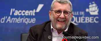 Serein pour une de ses dernières apparitions publiques à titre de maire