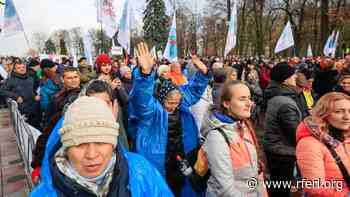 Ukrainians Protest Against Coronavirus Restrictions As Cases Spike - Radio Free Europe / Radio Liberty