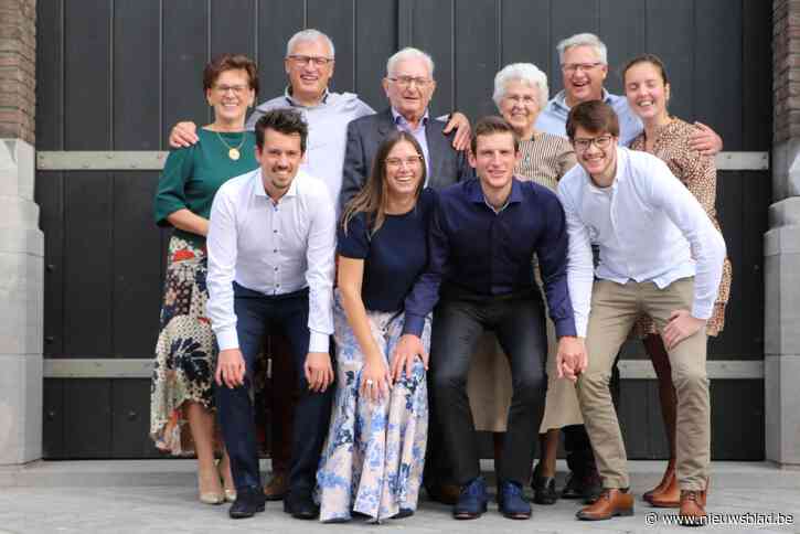 Autobusritten brachten diamanten paar Freddy en Denise samen