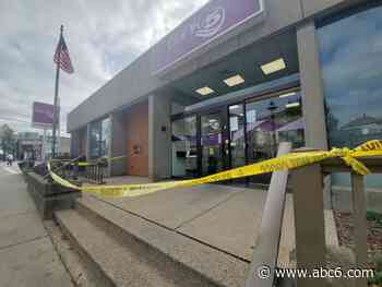 Fall River Police investigate 2 bank robberies, suspect vehicle identified - WLNE-TV (ABC6)