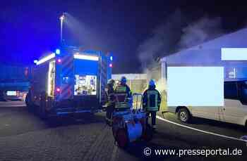 Feuerwehr Kalkar: PKW Brand an einem Autohaus - Presseportal.de
