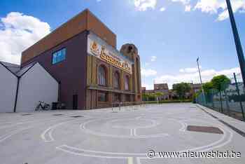 Museum mikt op gezinnen met reuzenschoen waarop kinderen kunnen spelen