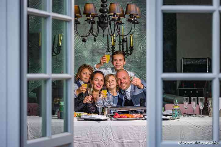 Jerome (9) en gezin spelen hun Tenerife-reis thuis na (nadat die reis door corona in het water was gevallen)