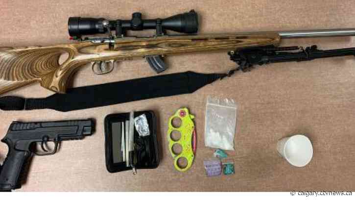 Traffic stop leads to seizure of drugs, weapons and charges against 2 Lethbridge men