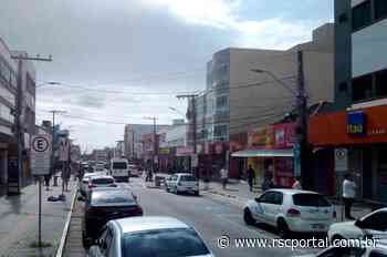Cães de rua atacam pedestre no centro de Imbituba - Impresso Catarinense - Open Sans, sans-serif;