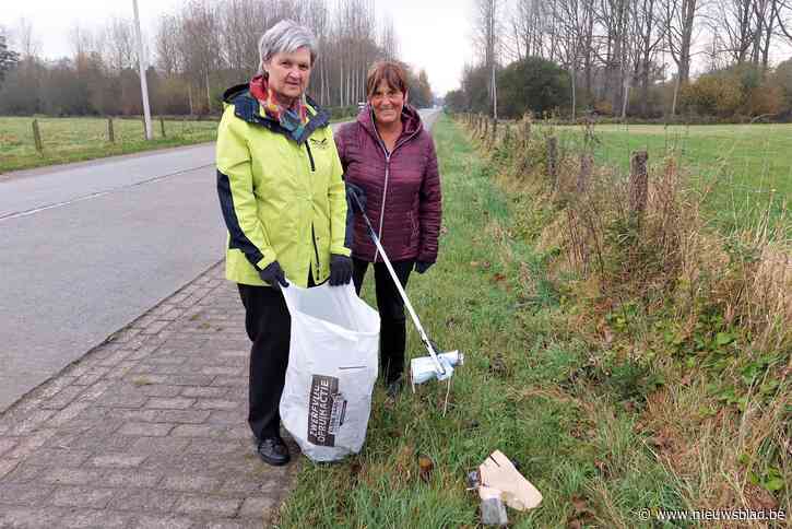 Liliane en Vera trotseren druk verkeer om zwerfvuil te ruimen