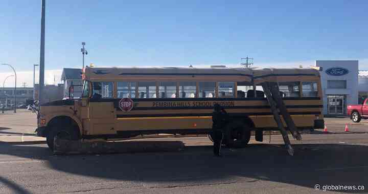 School bus impaled by logs after collision north of Edmonton in Barrhead - Global News
