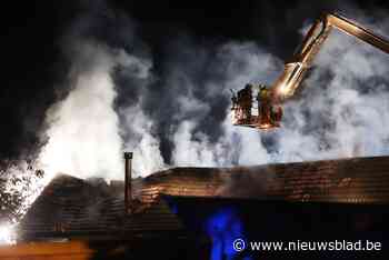 Zware brand verwoest pas gerenoveerd huis in Loenhout