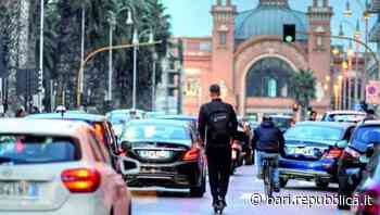 Bari, stop al parcheggio selvaggio dei monopattini: il Comune studia aree riservate - La Repubblica