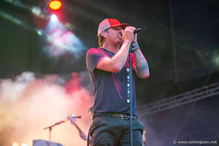 Tom DeLonge Talks Directorial Debut, Potential Blink-182 Reunion on The Late Late Show