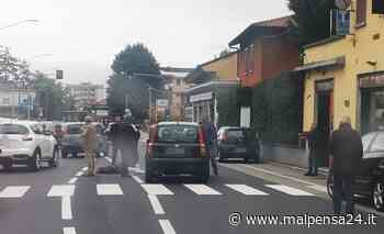 Gallarate, donna di 70 anni investita davanti al tabaccaio di via Varese - malpensa24.it