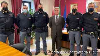 Migranti soccorsi a Crotone, il Questore Giambra: "Orgoglioso degli operatori delle volanti" - Gazzetta del Sud - Edizione Catanzaro, Crotone, Vibo