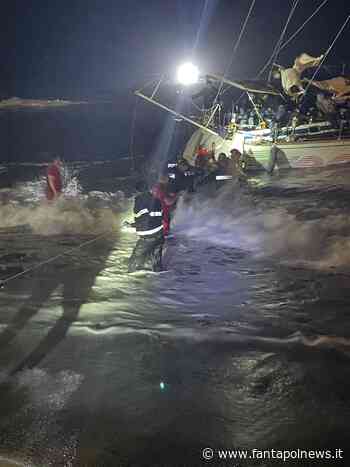 Crotone: Migranti salvati in mare da Polizia e Croce Rossa! - Fantapol News