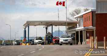 Snowbirds gather at Alberta border towns in advance of Nov. 8 reopening