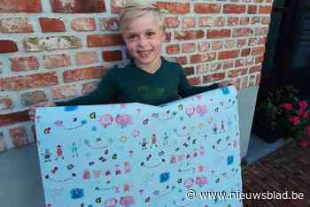 8-jarige Lou maakt cadeaupapier in strijd tegen ziekte van Duchenne (waaraan hij zelf lijdt)