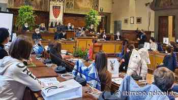 Primo appuntamento col Consiglio comunale riservato ai ragazzi - Il Tirreno