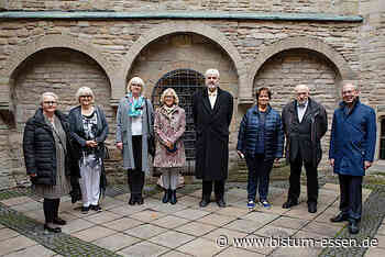 Bistum Essen beauftragt acht neue Ehrenamtliche für den Beerdigungsdienst - Bistum Essen