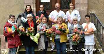 Erlangen: Ehrenamtliche spenden Herzkissen für Brustkrebs-Patientinnen - inFranken.de